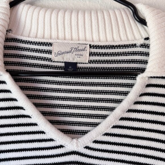 Universal Thread Sweater - Picture 4 of 5